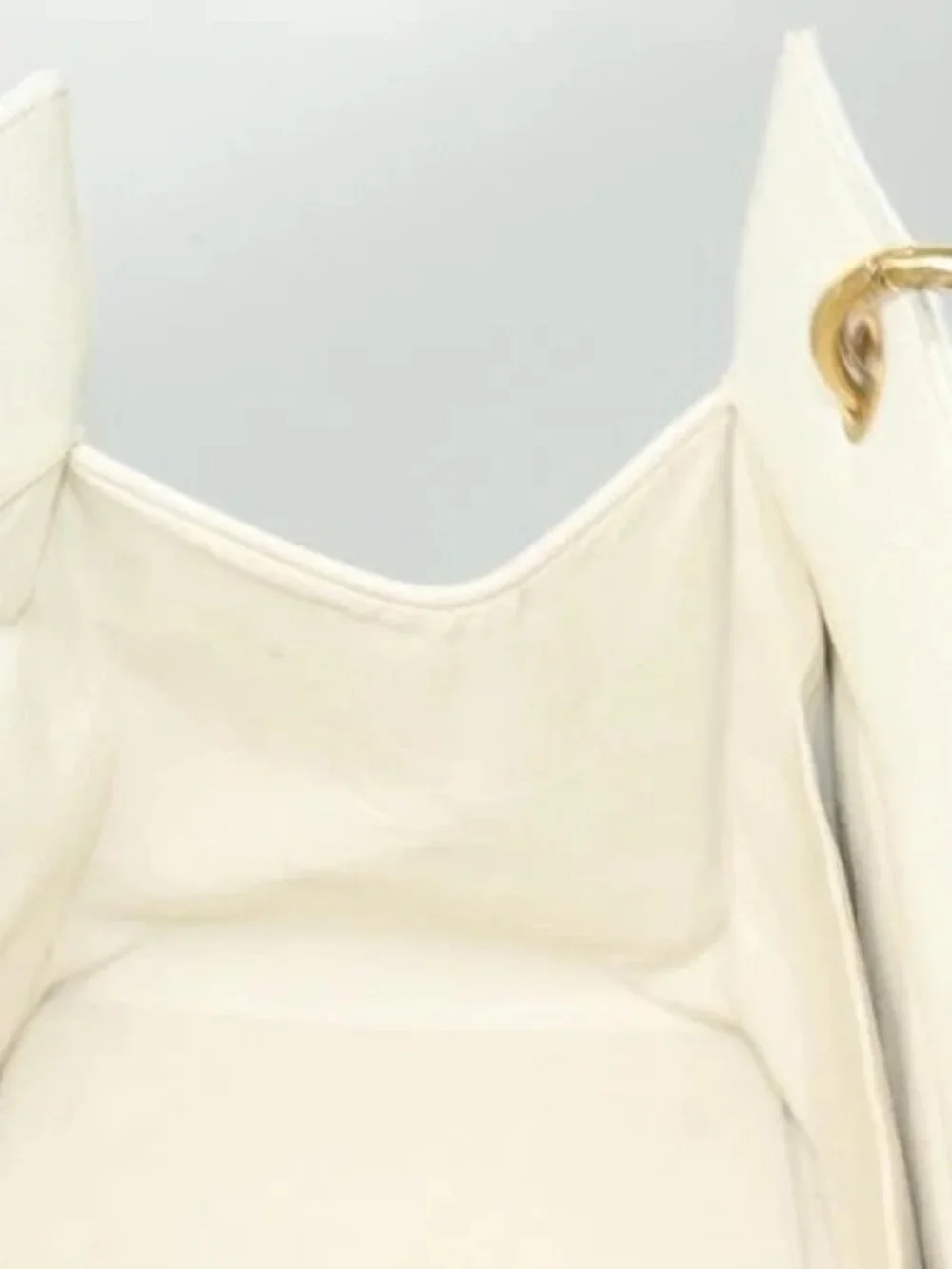 CHANEL Matelasse Chain Hand Bag Grained Calf Skin White Gold CC Auth bs26565